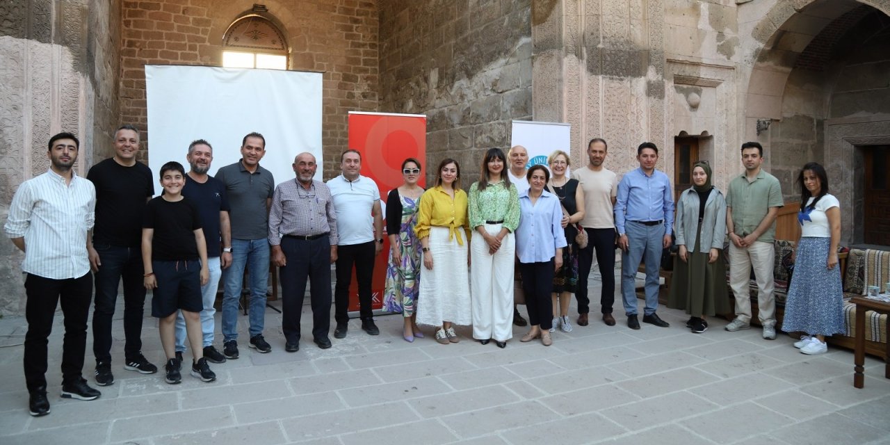 Tuz Gölü’nün bitki zenginliği Bilim Kafe’de ele alındı