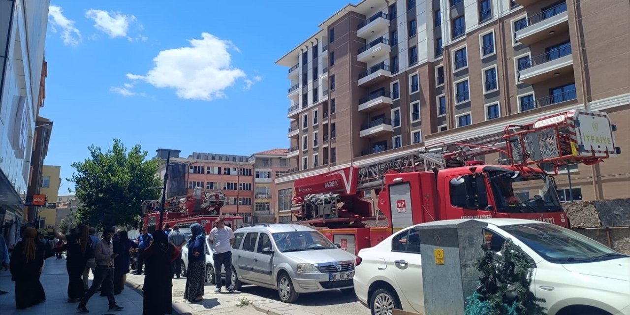 Apartmanda çıkan yangın söndürüldü