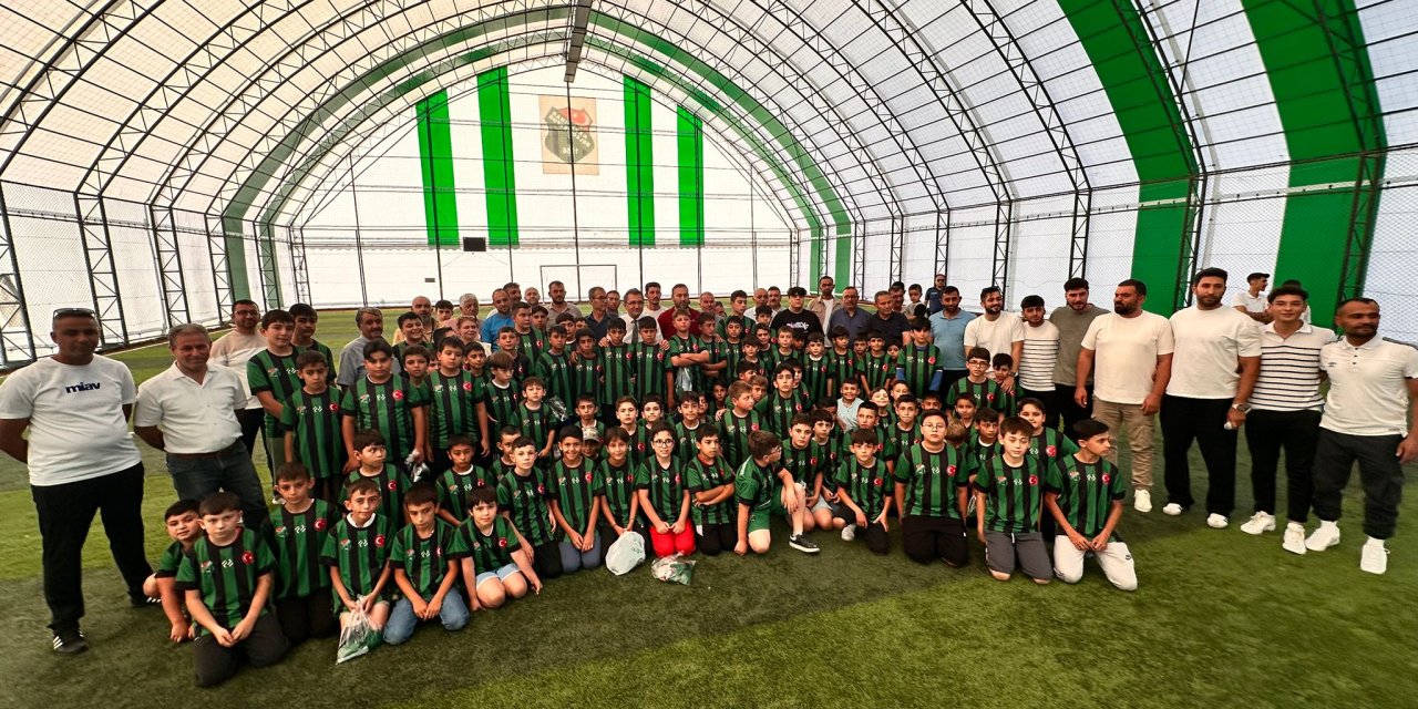 Karapınar Belediyespor yaz futbol okulu törenle açıldı