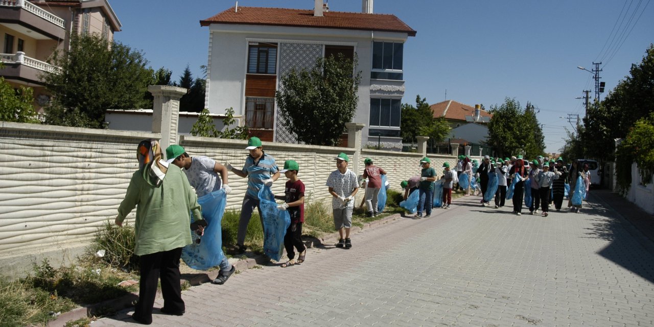 Konya'nın mahallesinde temizlik zamanı