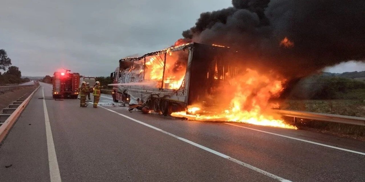 Konya'da alev alan tırın sürücüsü öldü