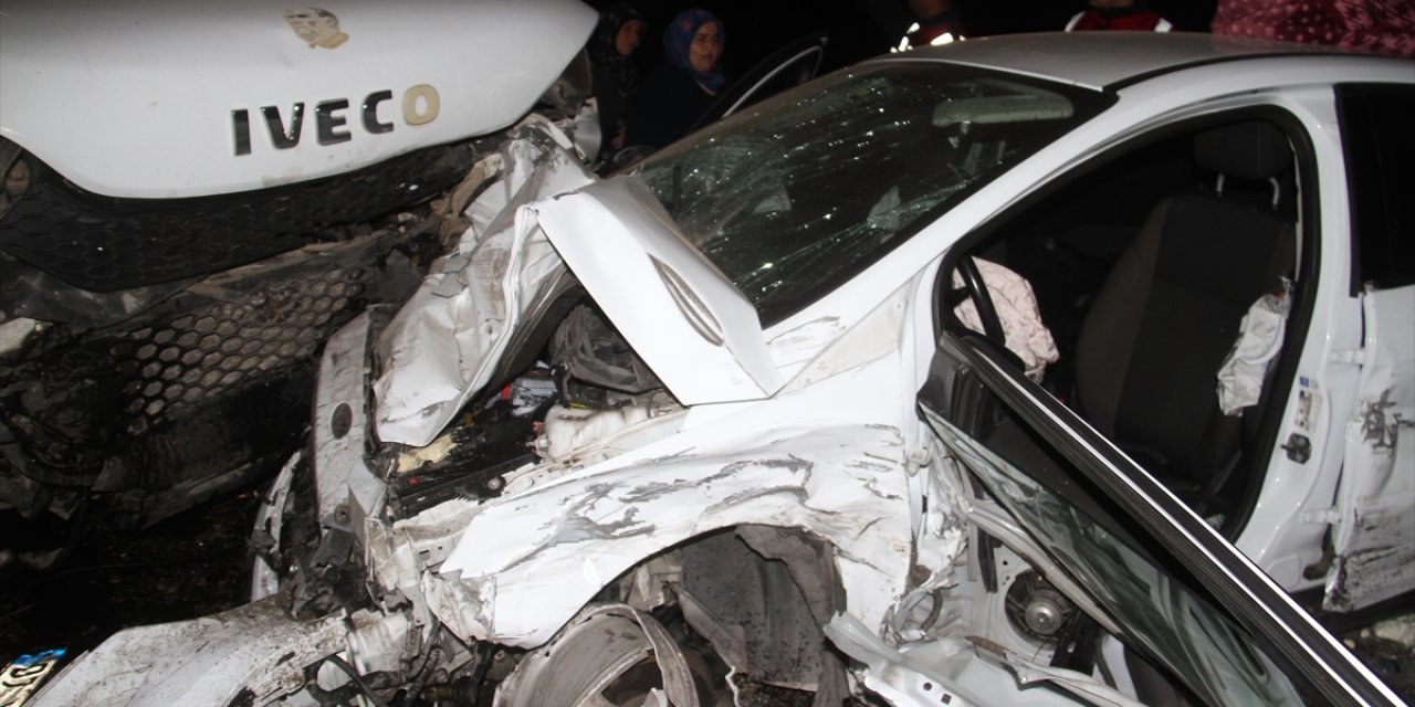 Konya'da zincirleme trafik kazasında yaralanan kişi hayatını kaybetti