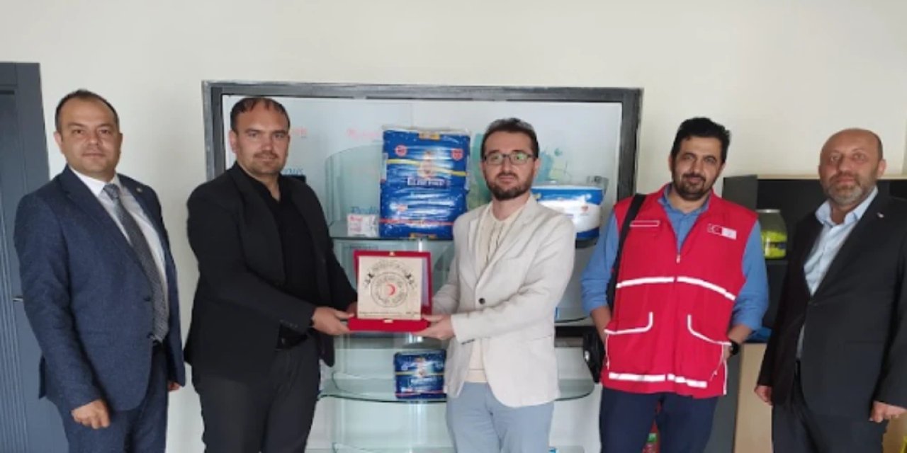 Türk Kızılay’dan Özbey Hijyenik’e plaket