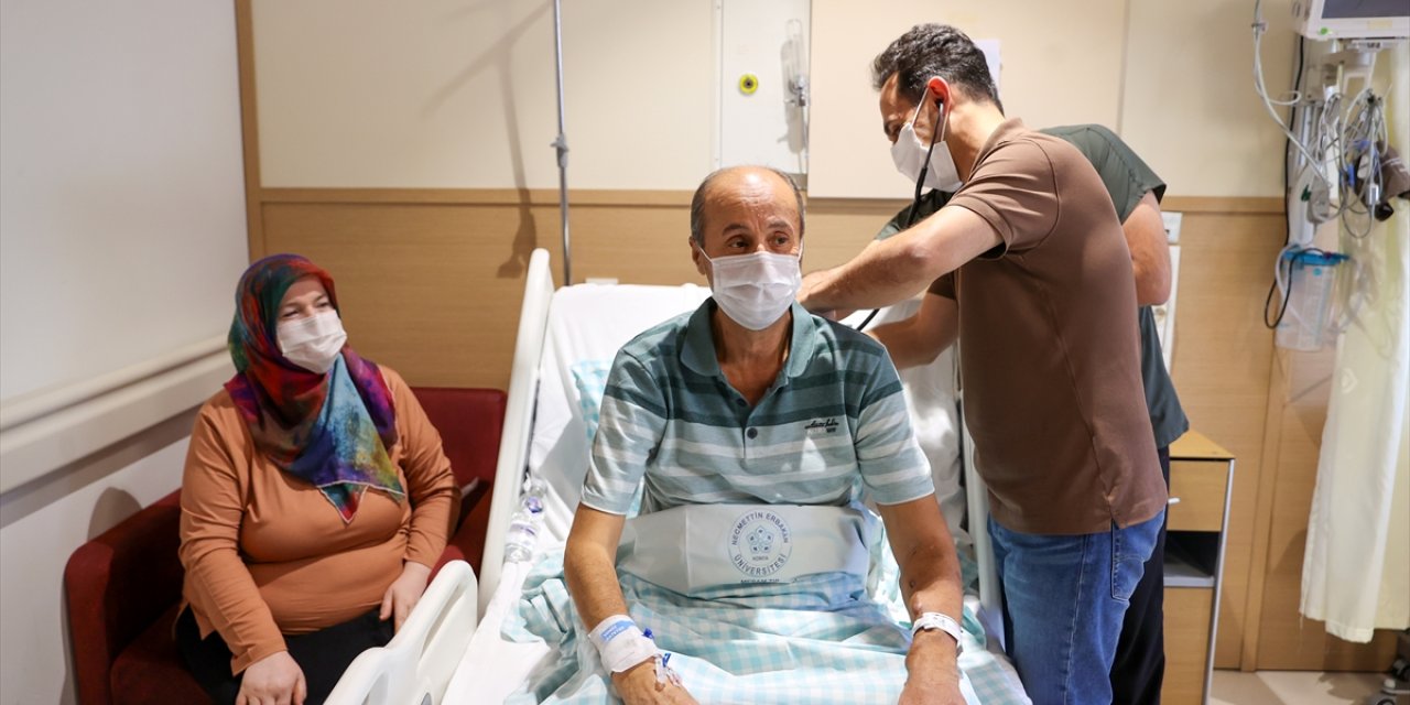 Böbrek nakli bekleyen kardeşlerin yüzü bir ay arayla aynı hastanede güldü