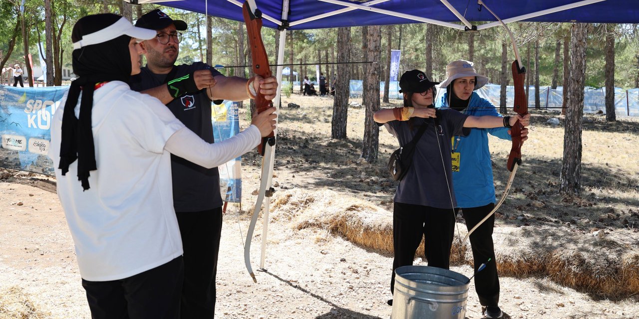Konya’daki gönüllü itfaiyeciler kampa katıldı