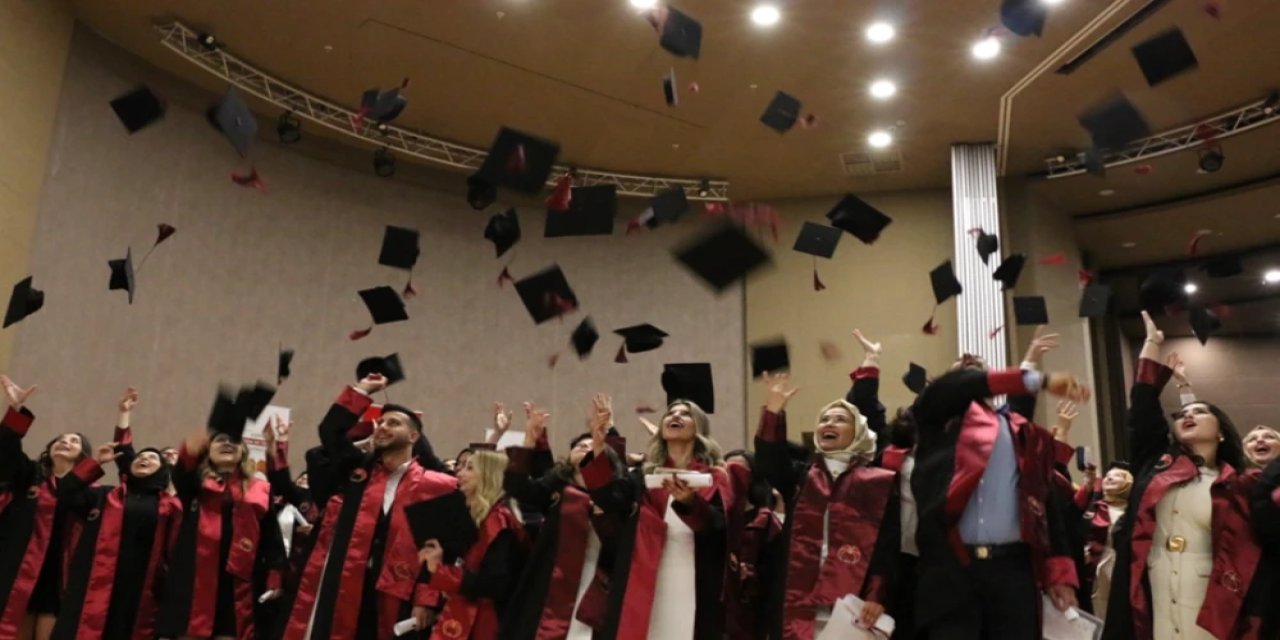 Konya Gıda ve Tarım Üniversitesi'nde mezuniyet coşkusu