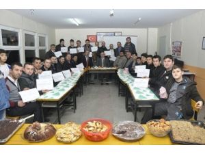 Arıcılık Kursiyerleri Sertifikalarını Aldı