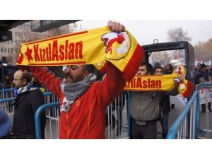 Ankara'da ‘özgürlük, Barış, Demokrasi, Adalet Ve Emek' Mitingi Düzenledi