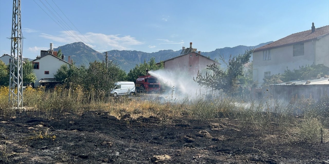 Seydişehir'de anız yangınında 3 depo zarar gördü