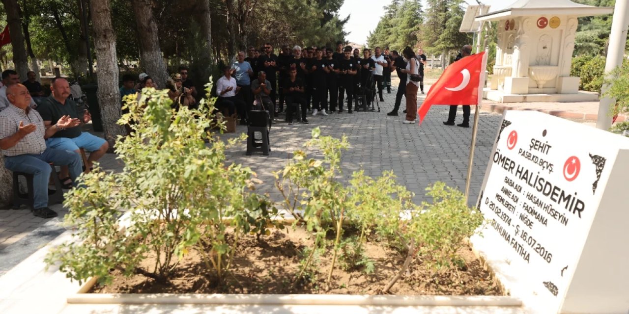 Ömer Halisdemir'in kabrinde yoğunluk yaşanıyor