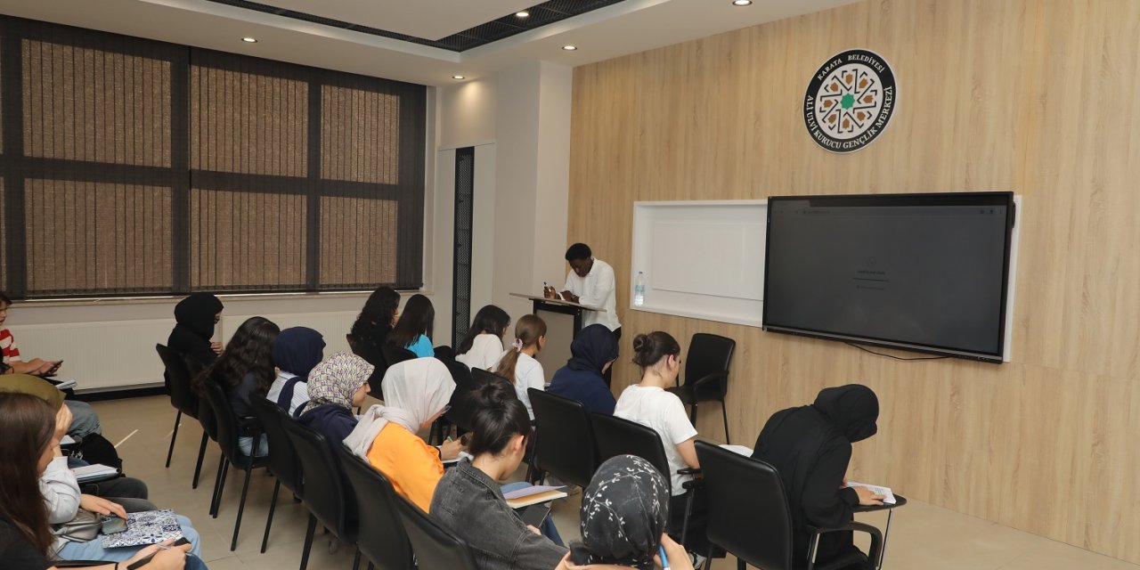 Karataylı gençler yaz dönemini dolu dolu geçiriyor