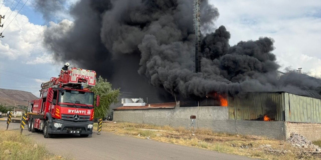 Yapı markette çıkan yangın söndürüldü