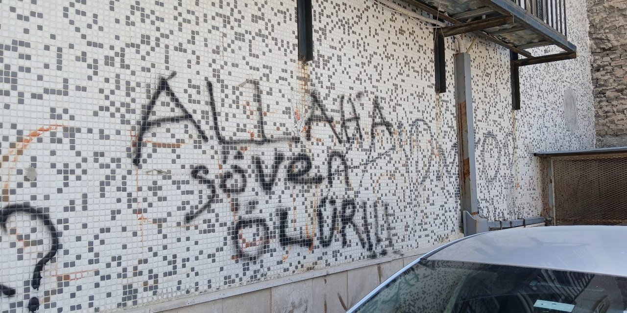 Konya’da ilginç duvar yazısı!