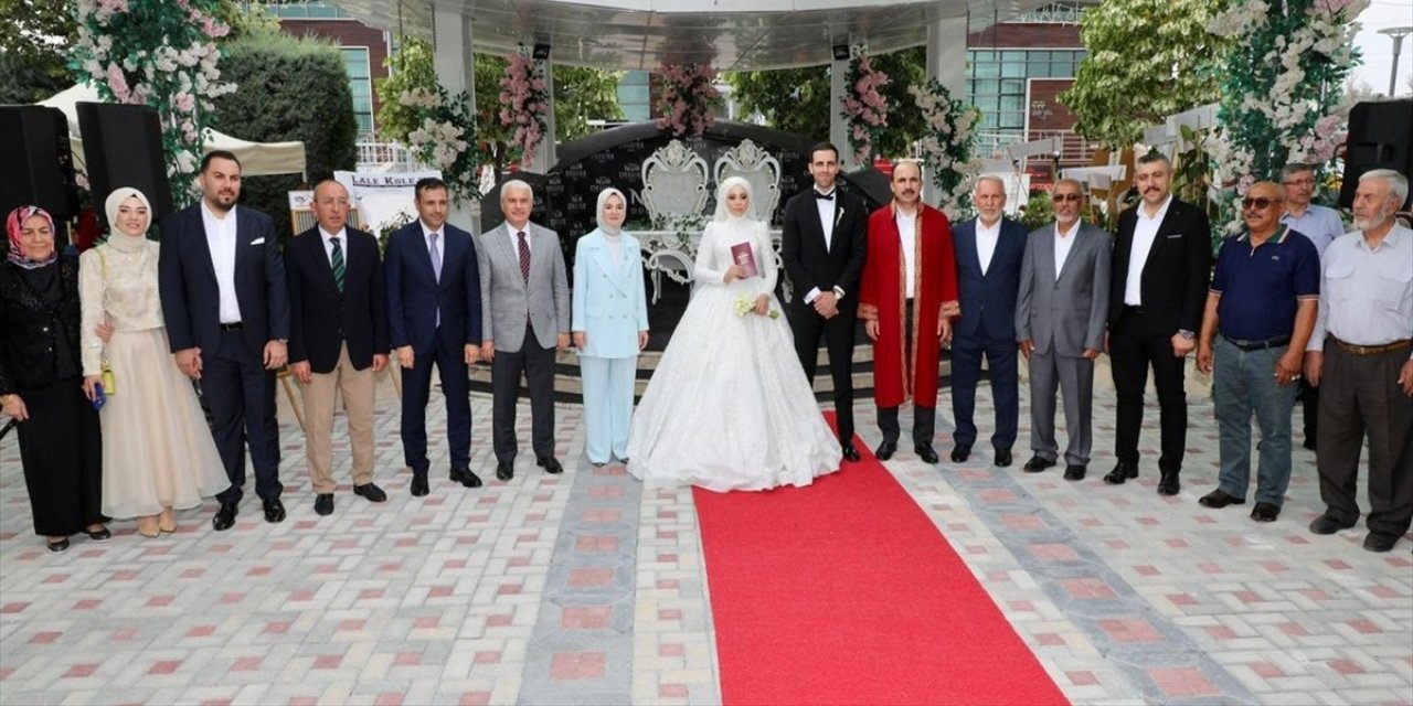 Bakan Göktaş Konya'da nikah törenine katıldı