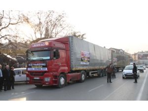 İhh Suriye'ye Gönderdiği Yardım Tır'ını Basına Gösterdi