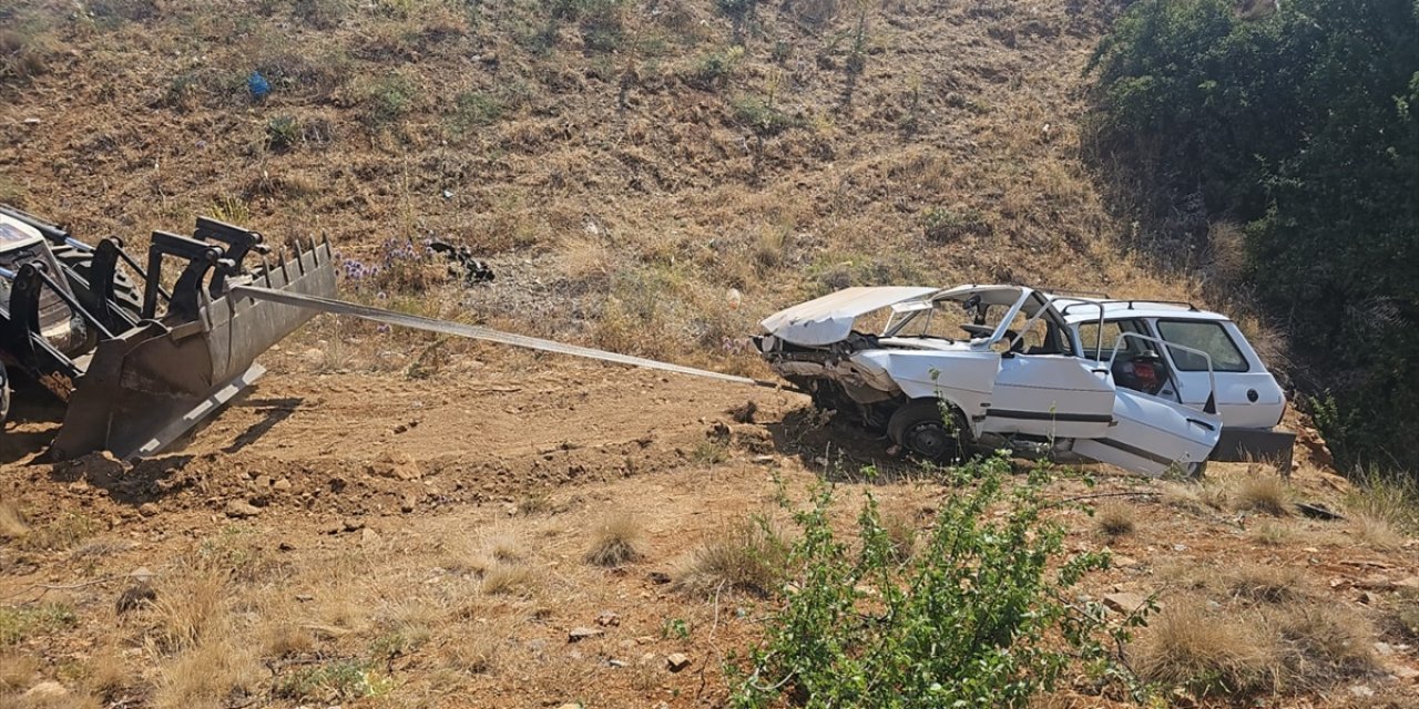 Konya'da şarampole devrilen otomobildeki 4 kişi yaralandı