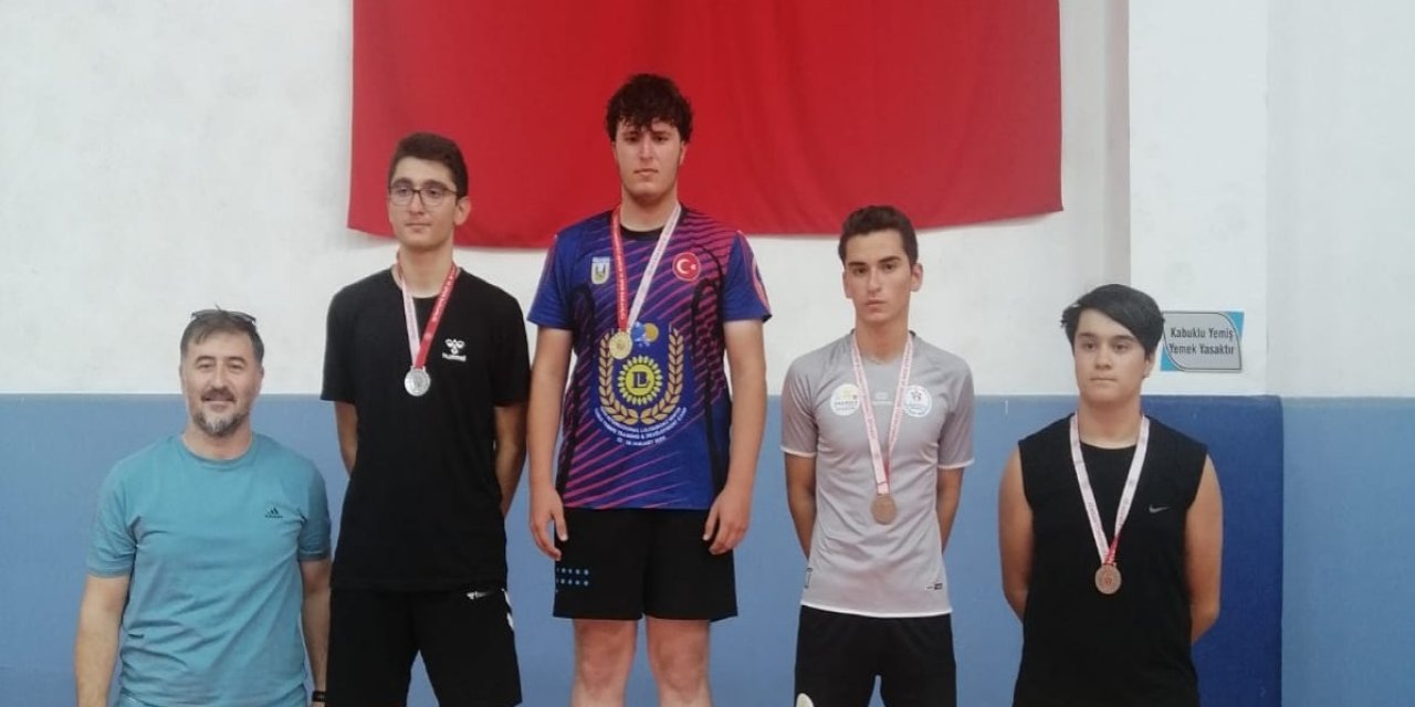 Asım Emir Şahin masa tenisinde turnuvasında birinci oldu