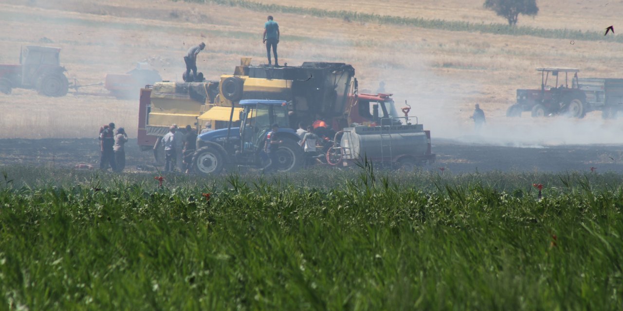 Konya'da biçerdöverde çıkan yangın söndürüldü