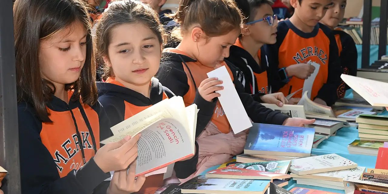 Market işletmecisi kitap okuyan çocukları ödüllendiriyor