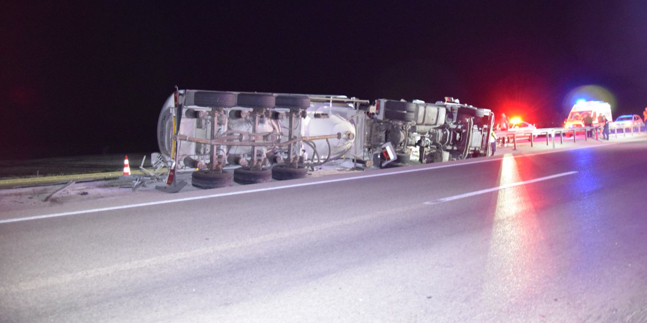 Konya'da devrilen tırın sürücüsü öldü