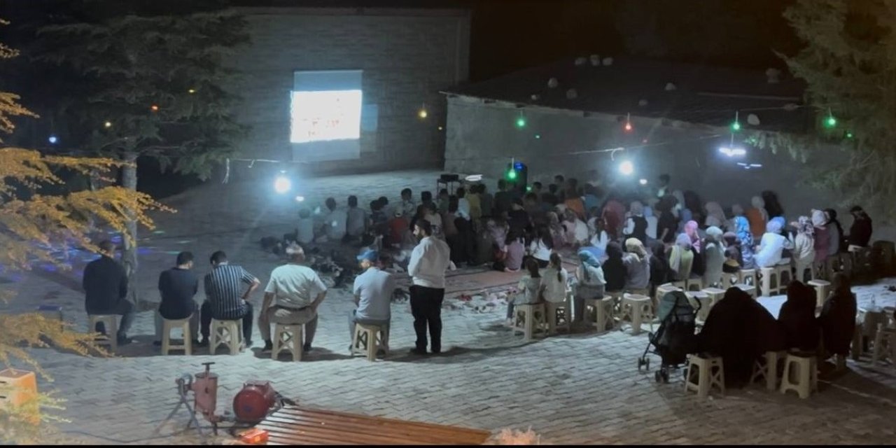 Çocuklar için açık hava sinema keyfi