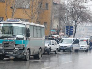 12 araç birbirine girdi