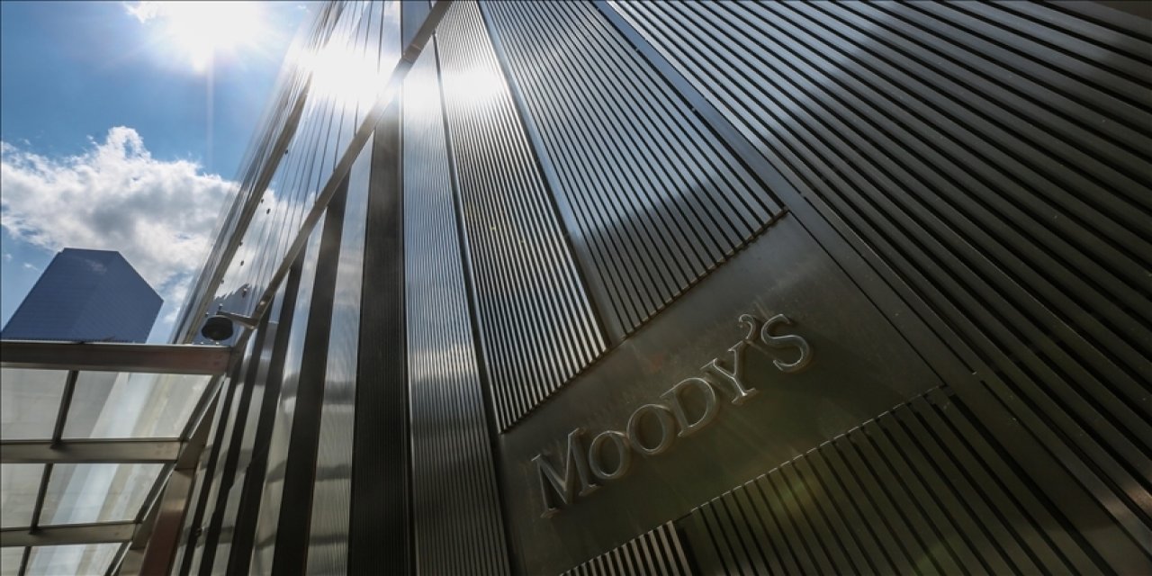 Moody's, Türkiye'nin kredi notunu yükseltti