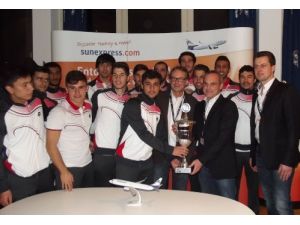 Sunexpress Cup'ta Türkiye'yi Temsil Eden Alanyaspor'a Fair Play Kupası