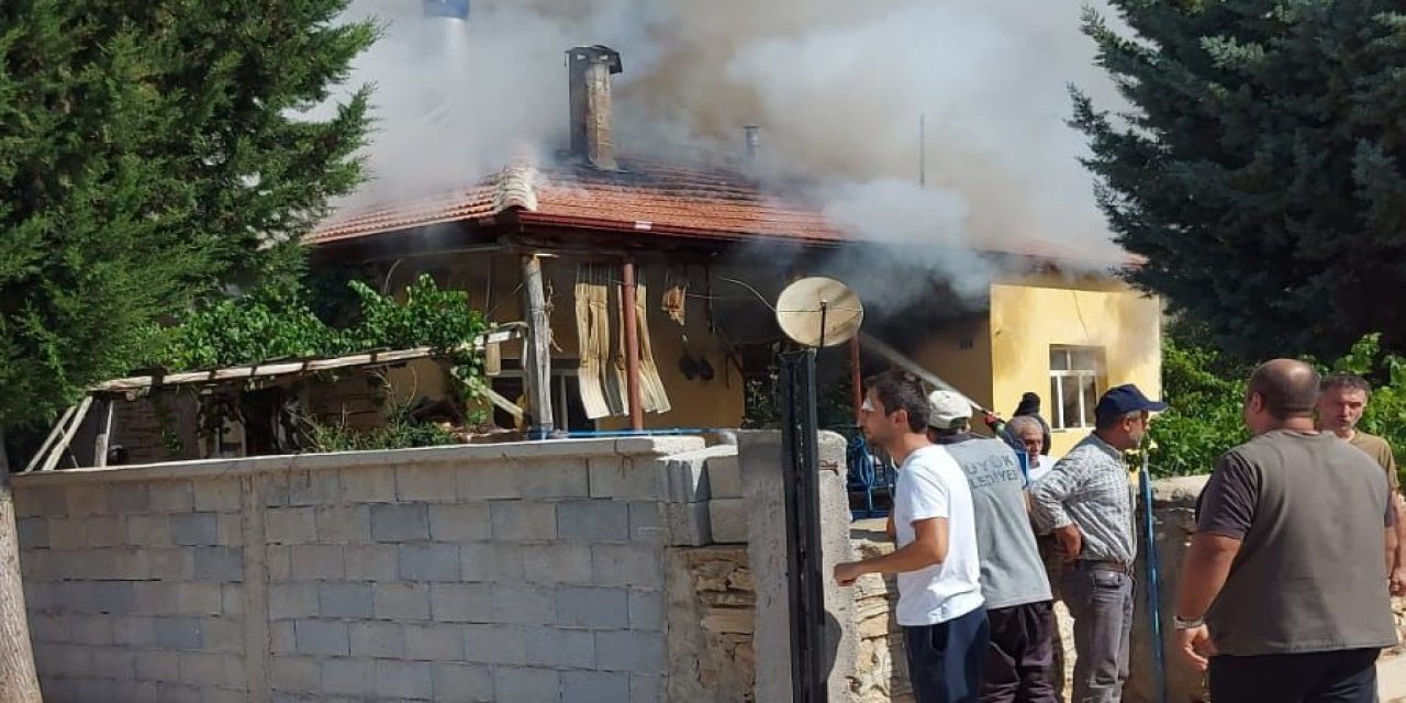 Konya'daki ev yangınında 2 kişi yaralandı