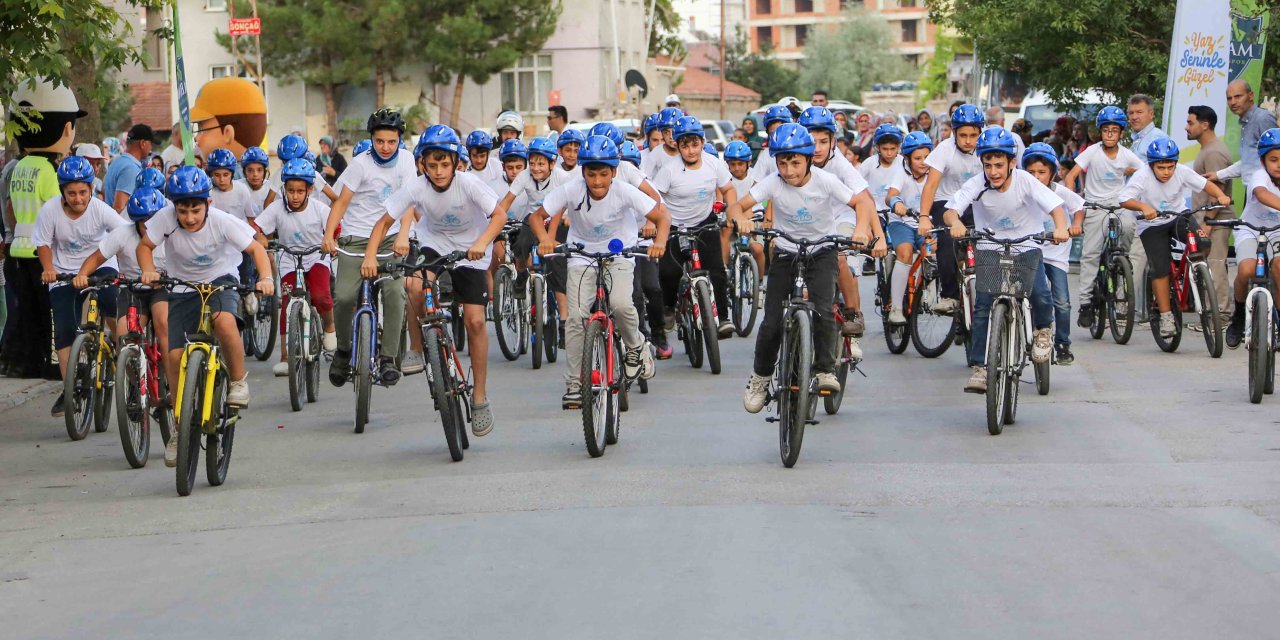 Meram'ın iki mahallesinde bisikletler yarıştı