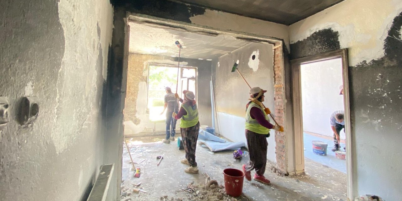 Evi yanan aileye kurumlardan yardım