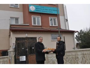 Mhp’li Gül, Sorgun’nda Kandil Simidi Dağıttı