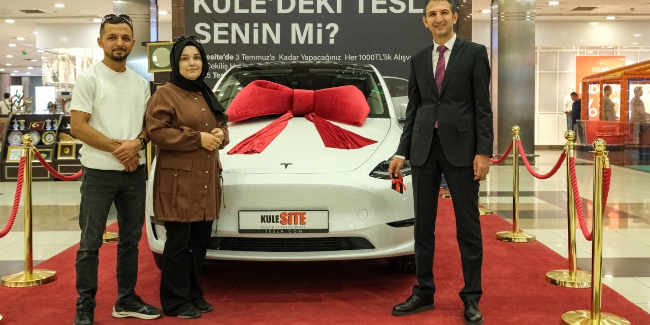 Kule'nin Tesla talihlisi otomobiline kavuştu