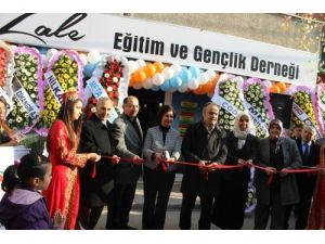 Lale Eğitim Ve Gençlik Derneği Törenle Hizmete Açıldı