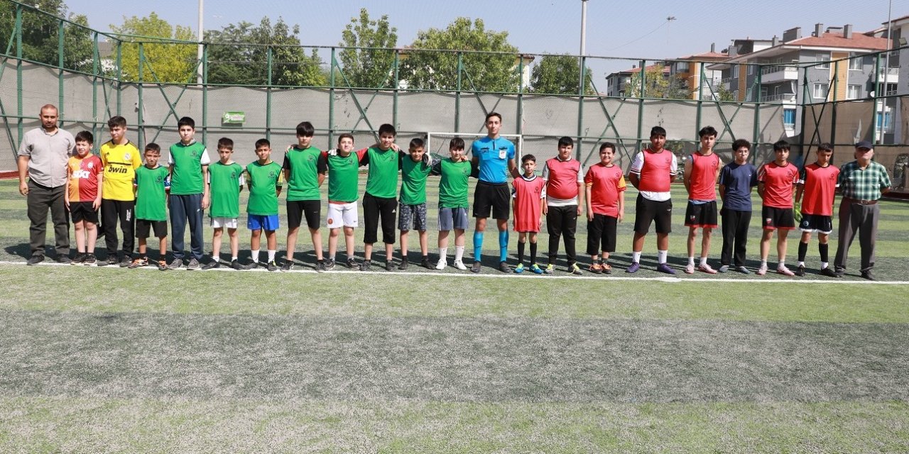 Konya'da camilerden futbol turnuvası