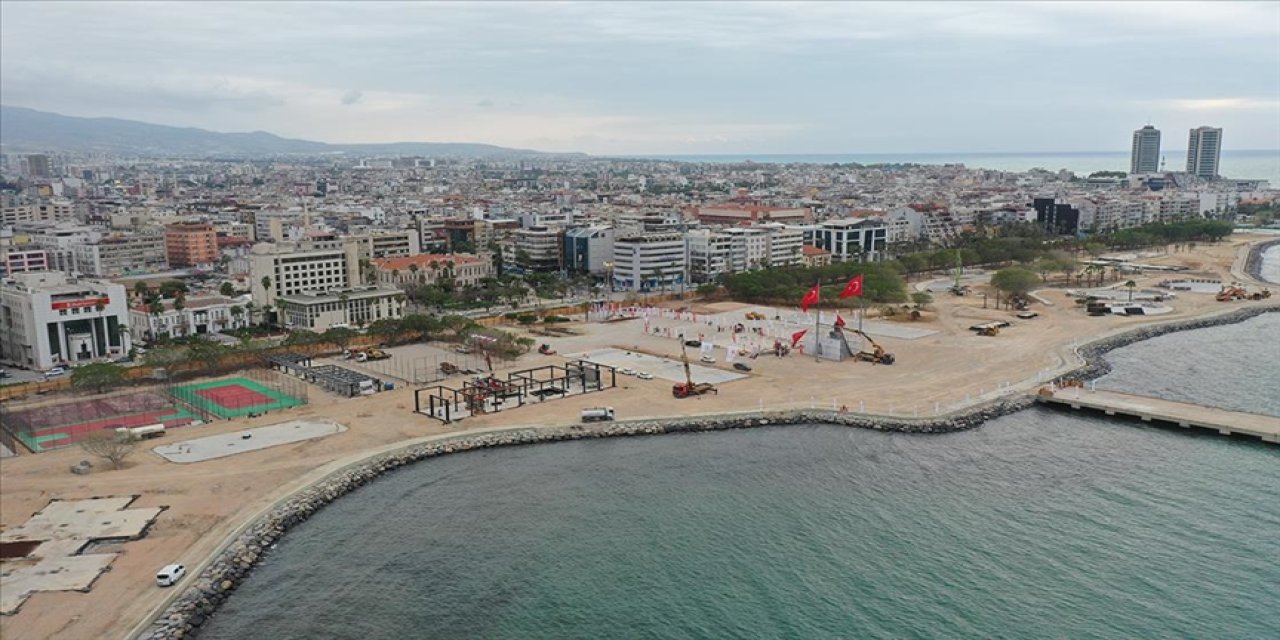 Bakan Kurum, İskenderun sahilindeki düzenleme ve yenileme çalışmalarını inceledi