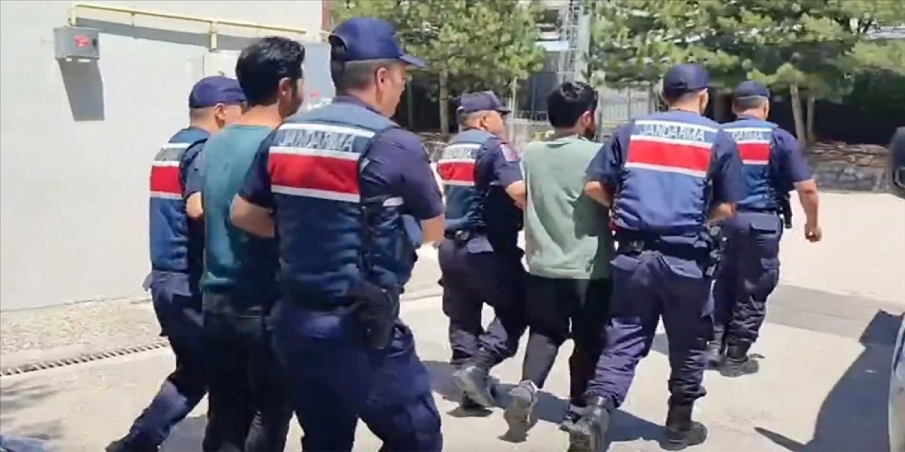 Terör örgütü DEAŞ'a yönelik 14 ildeki operasyonlarda 26 şüpheli yakalandı