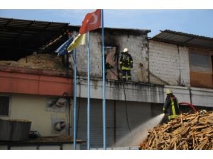 Keresteciler Sokağında Çıkan Yangın Esnafı Korkuttu