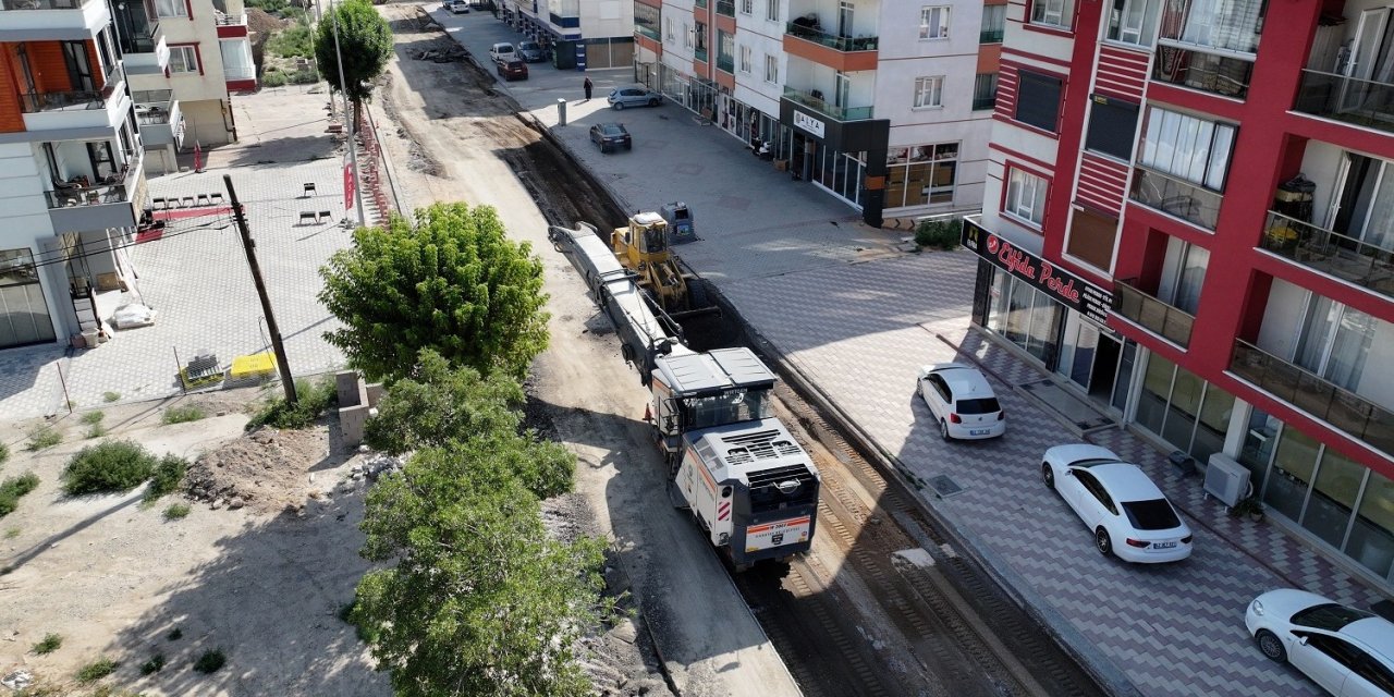 Karakayış Caddesi'nde yenileme sürüyor