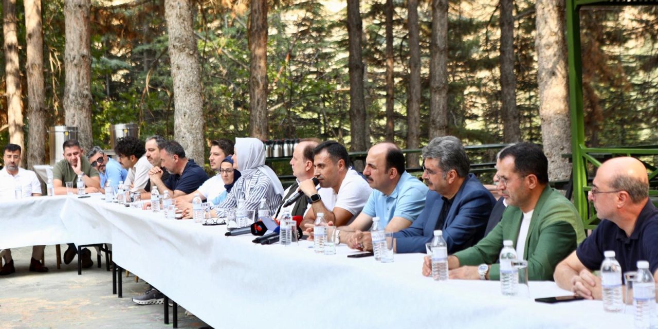 Konya'da AK Parti tanıtım toplantısı yapıldı