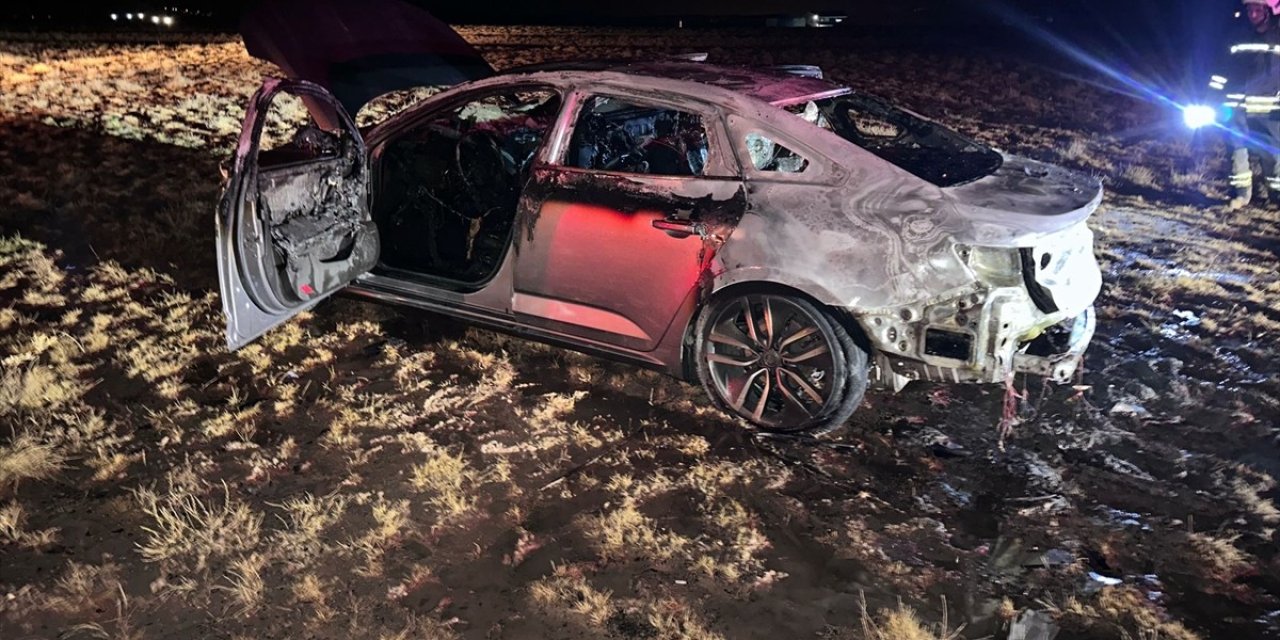 Yanan otomobil hurdaya döndü