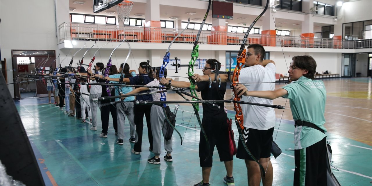 Okçulukta geleceğin sporcuları Konya'da yetişiyor