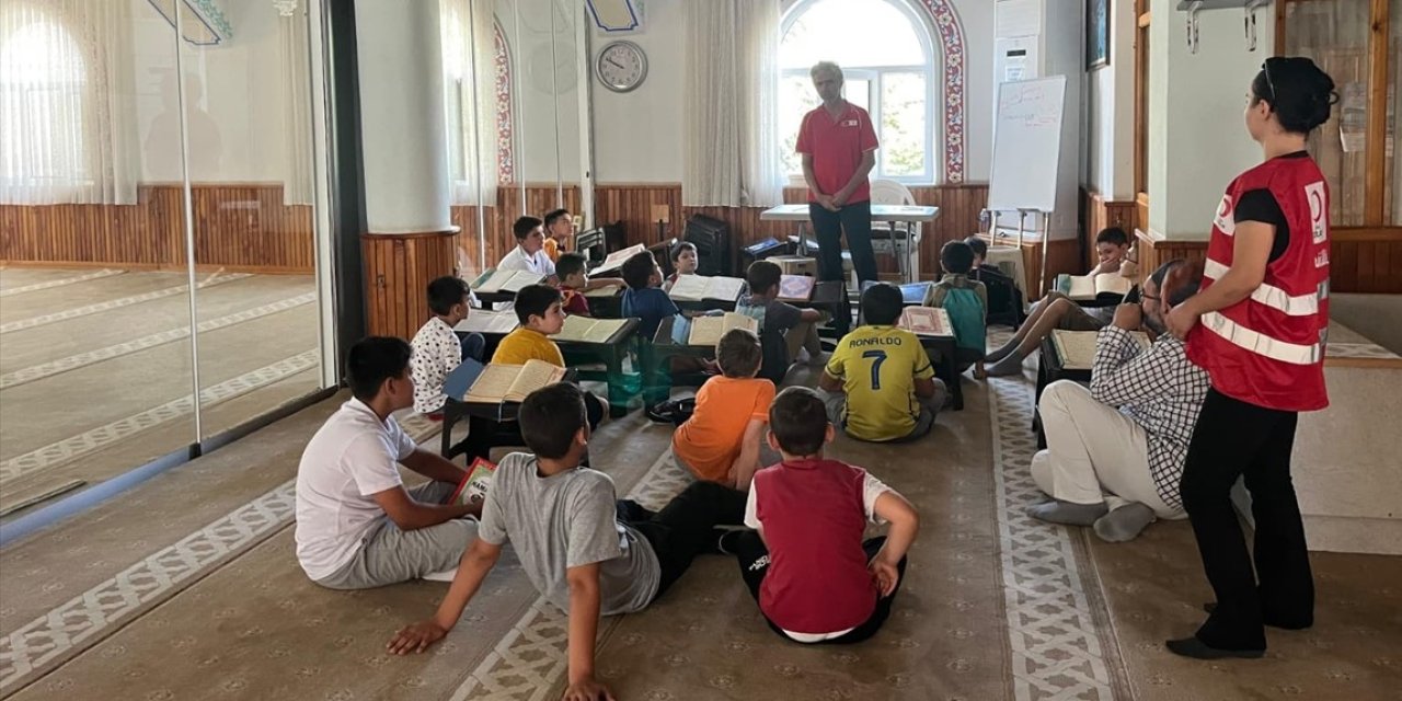 Kızılay'dan Seydişehir'de öğrencilere seminer