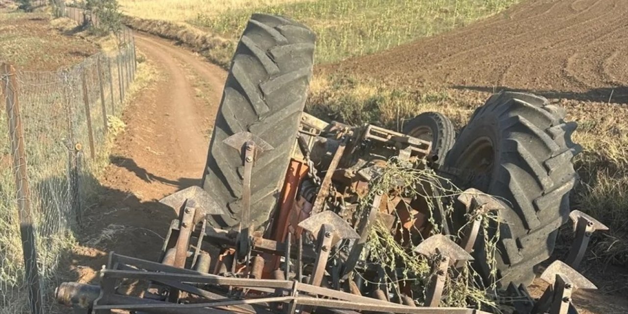 Devrilen traktörün sürücüsü öldü