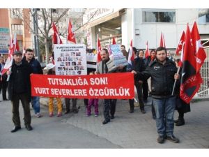 İşçi Partililer, Hükümeti Protesto Etti