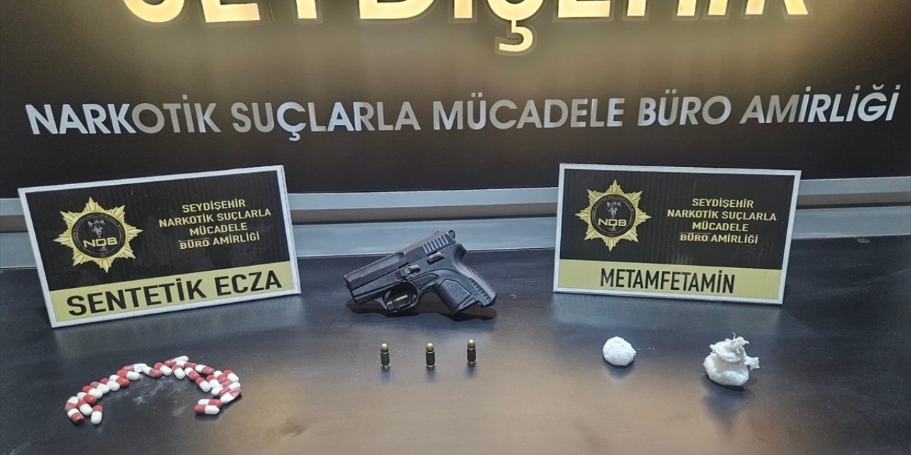 Uyuşturucuyu vites konsoluna sakladılar