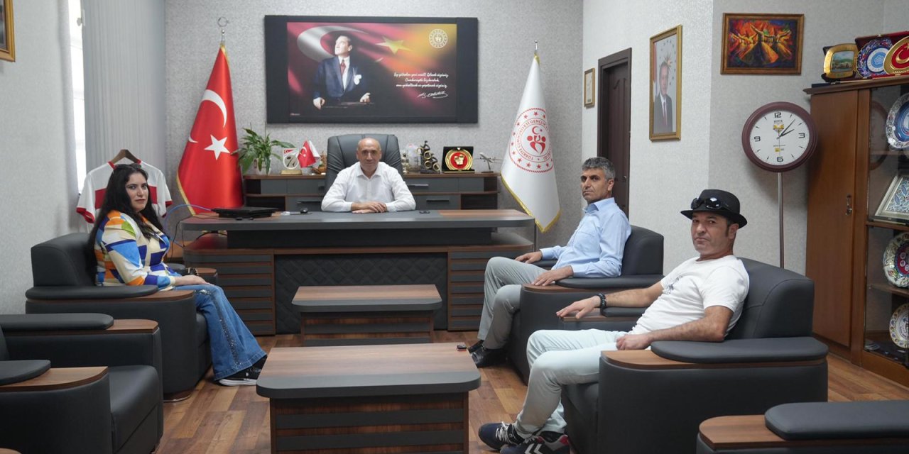 Dünya Görmeyenler Derneği’nden İl Müdürü Öztürk’e ziyaret