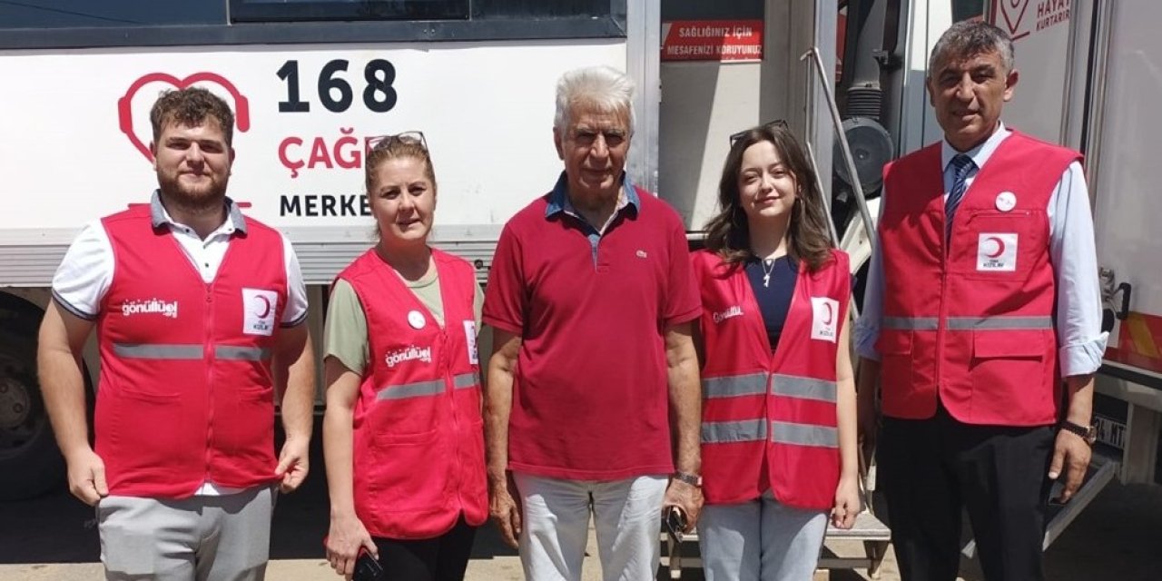 Kan bağışlayana futbol topu hediye