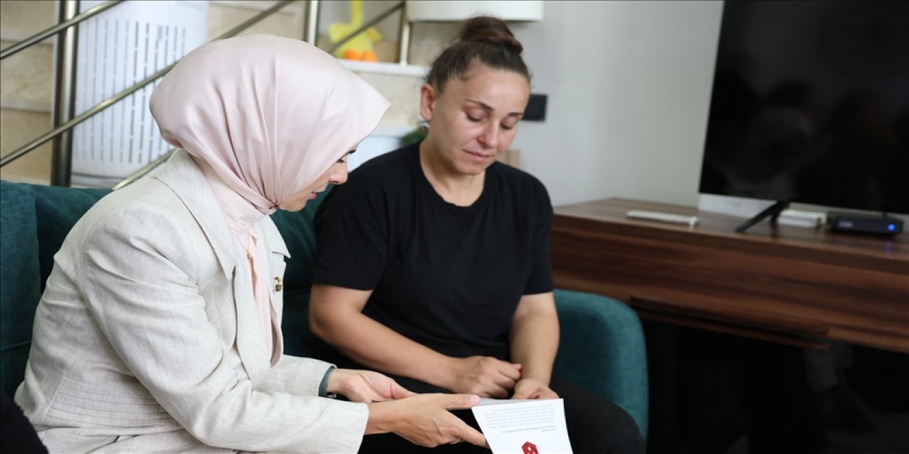 Bakan Göktaş, Cumhurbaşkanı Erdoğan'ın "Terörsüz Türkiye" mektubunu Yalova'da şehit ailesine ulaştırdı