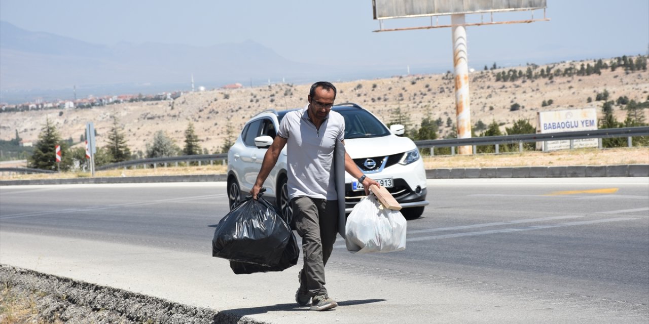 Akademisyen öncülüğünde 10 binden fazla poşet dolusu çöp toplandı